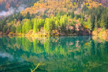 Four-day Fairyland Jiuzhaigou Valley with Panda Tour