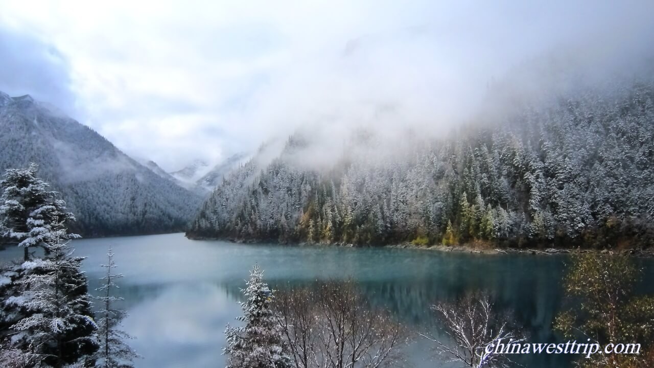 the Long Lake Jiuzhai Valley