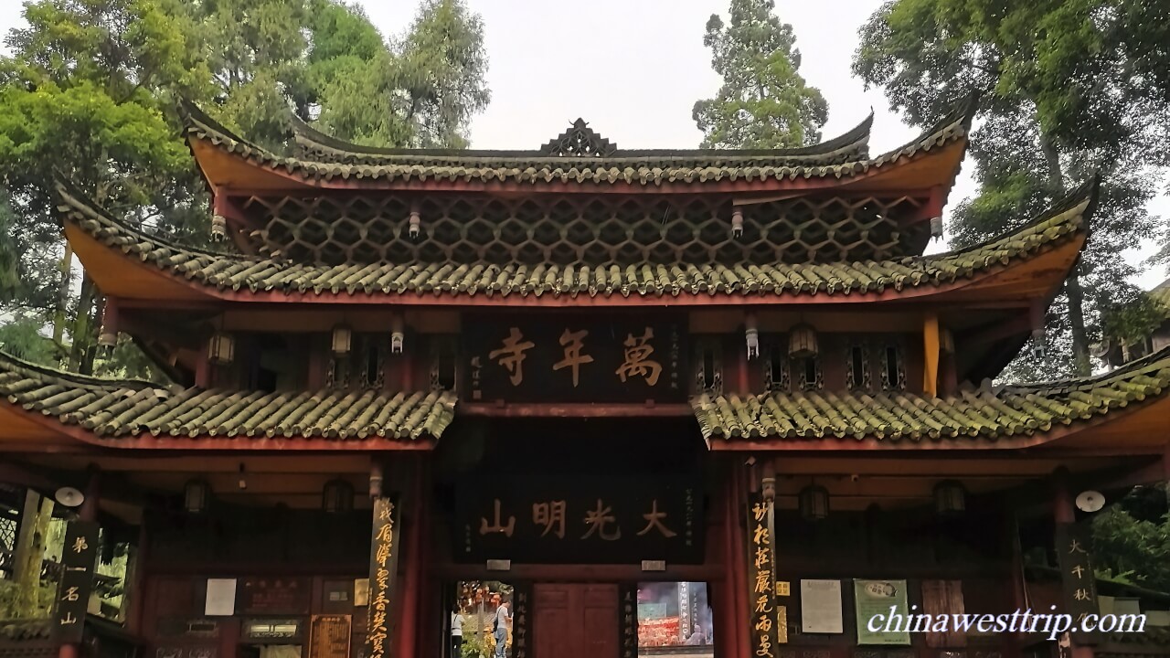 Emei Wannian Monastery002.JPG