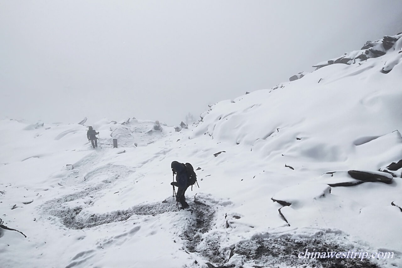 Climb to No.1 Maiden Peak