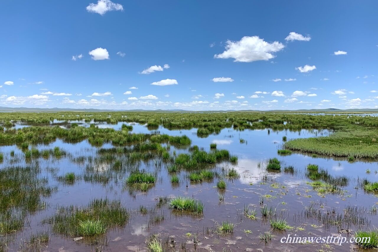 Ruo'ergai Huahu Lake