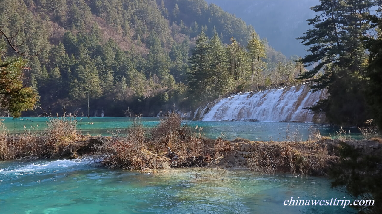 the Twin-Dragon Lake Jiuzhaigou