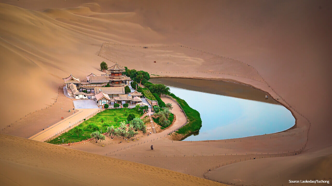 the Crescent Lake Dunhuang001w.jpg