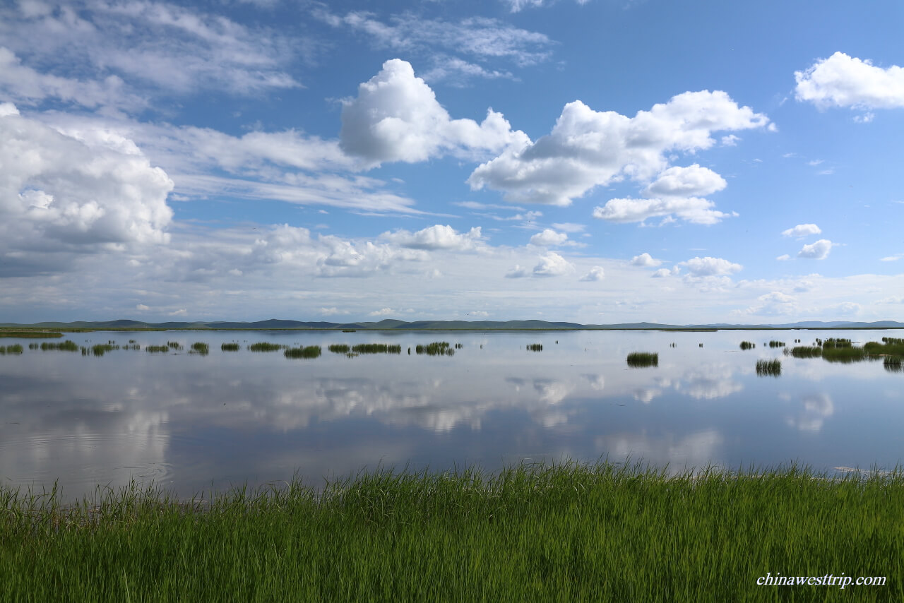 Ruo'ergai Huahu Lake